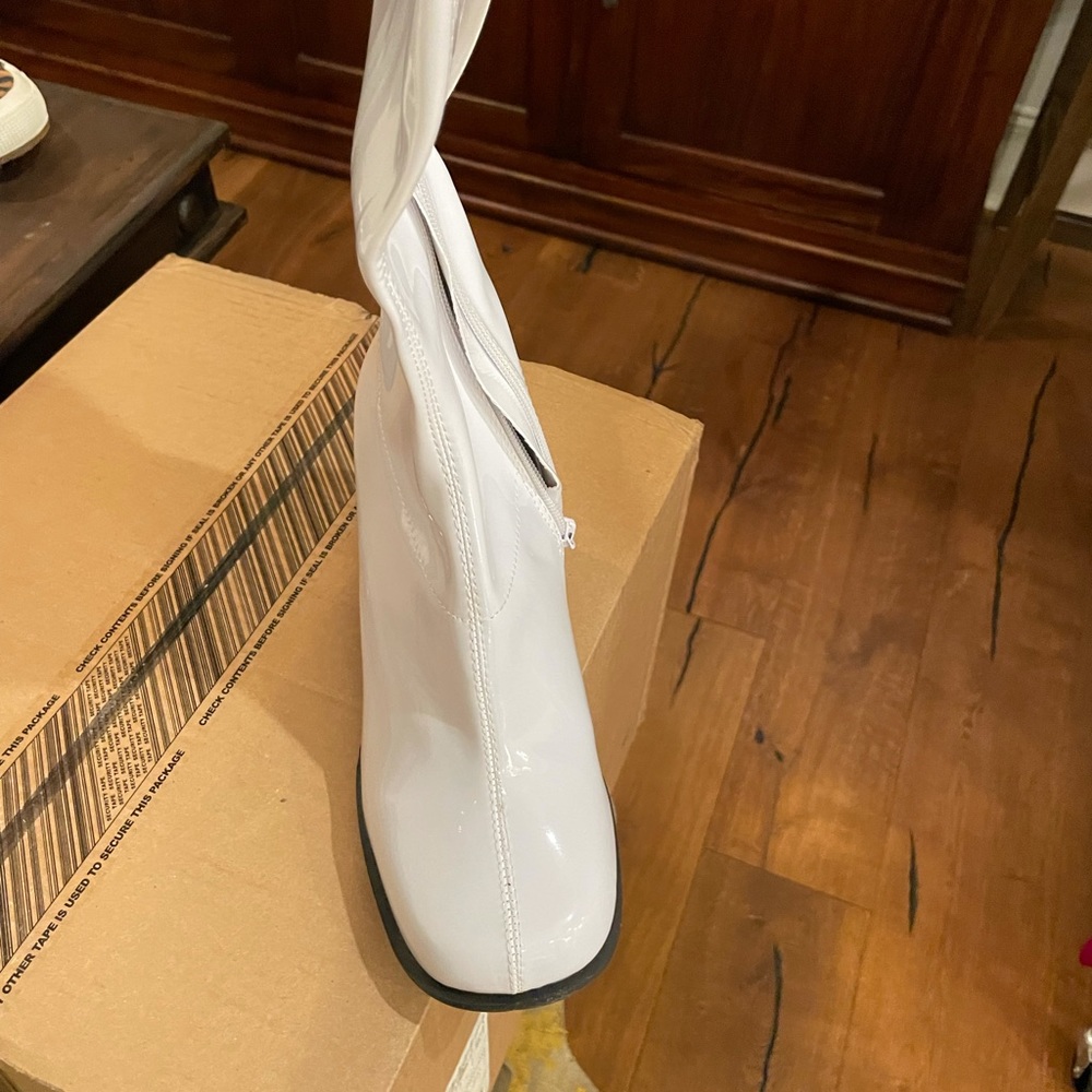 White Women Costume Boots Size 9